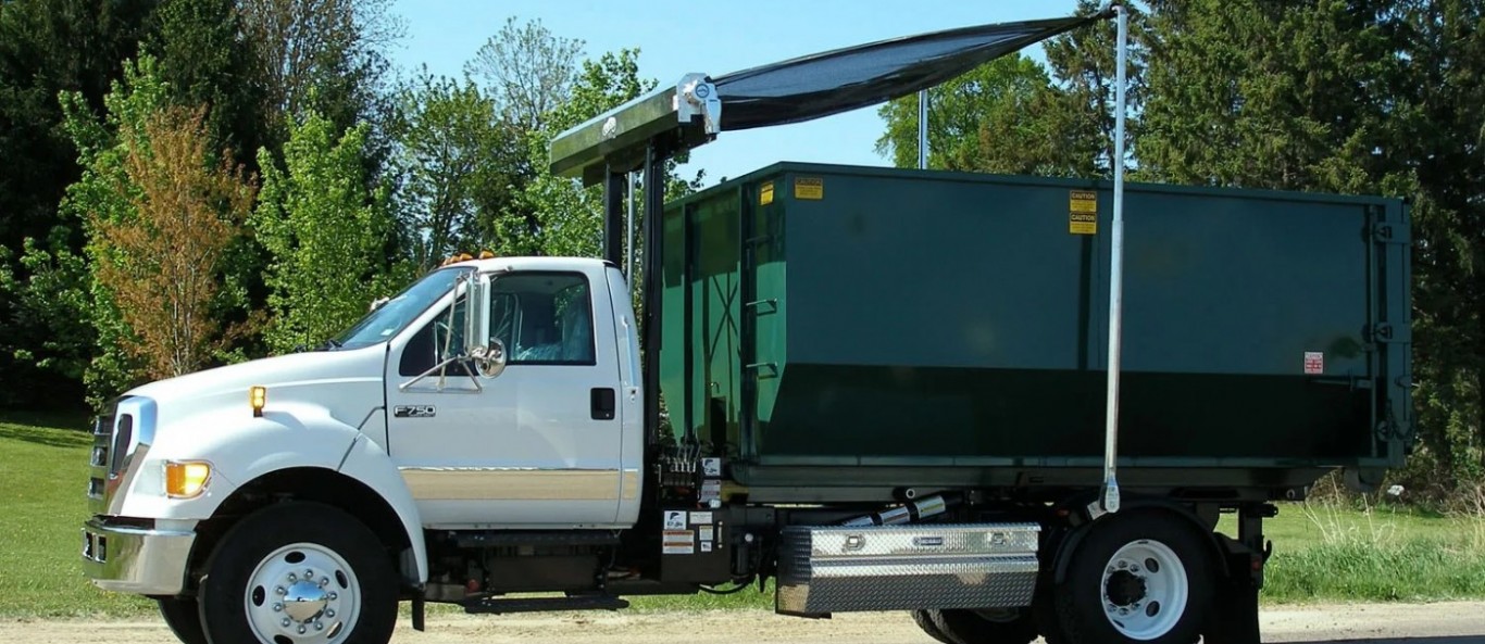 Roll Off Truck with Tarp